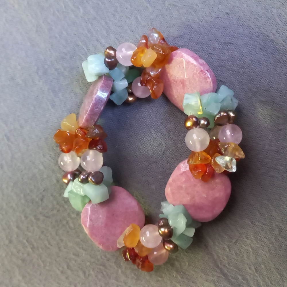 ⚡️3/$20⚡️NWOT Glass and crystal bracelet